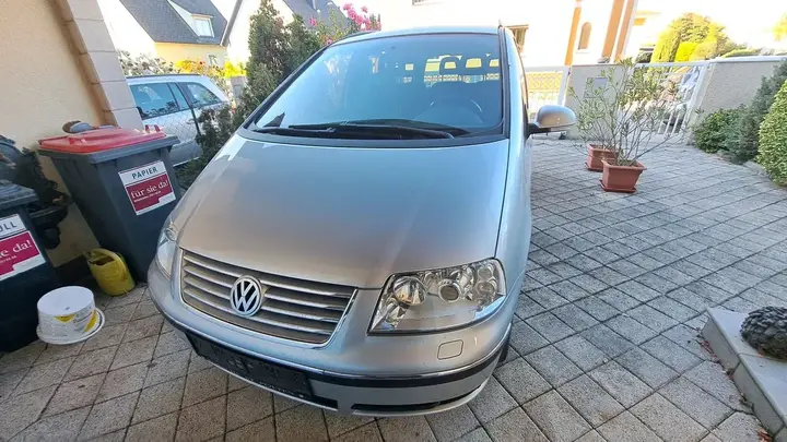 Volkswagen Sharan 2010 photo 2