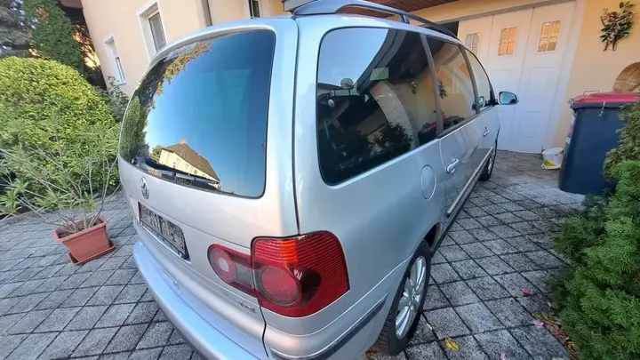 Volkswagen Sharan 2010 photo 3