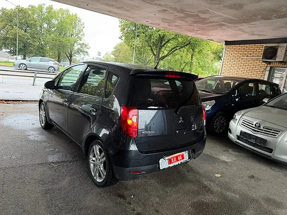 Mitsubishi Colt 2011 photo 2