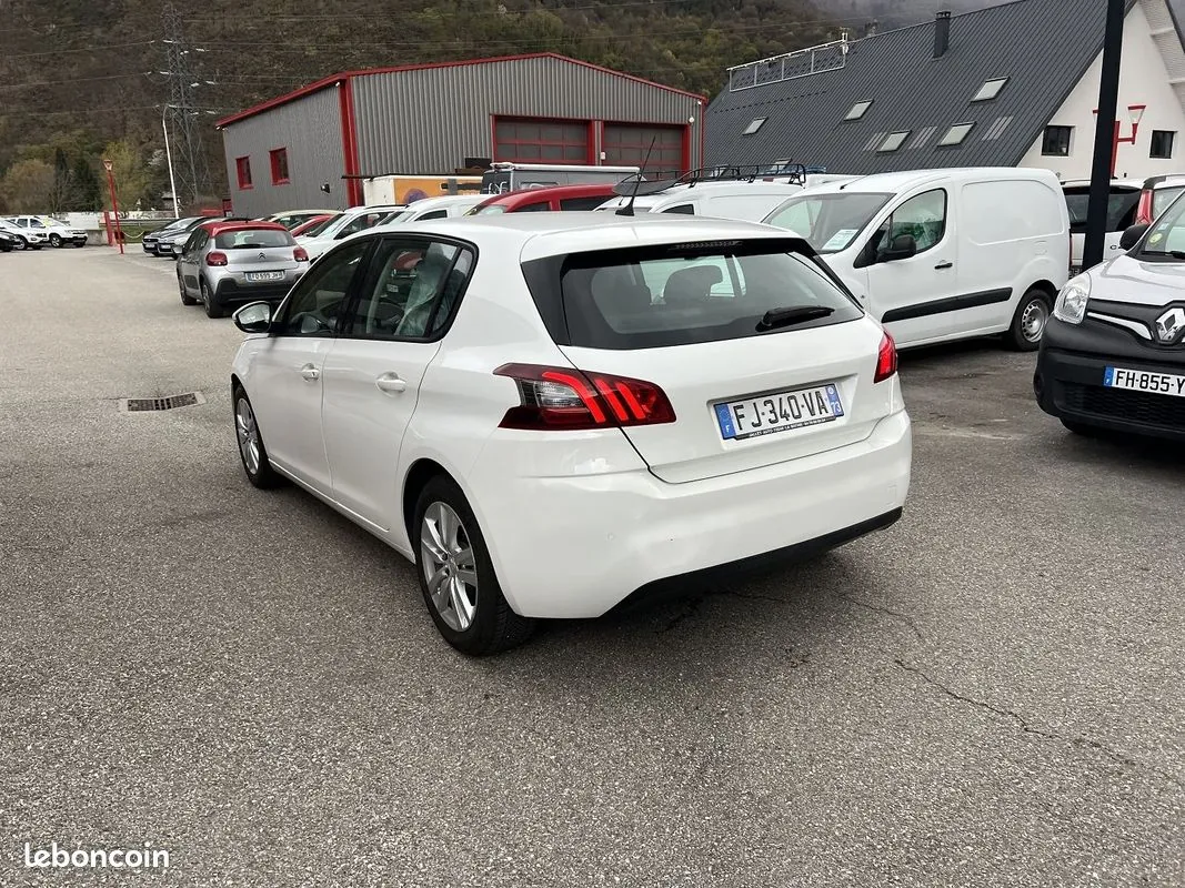 Peugeot 308 2019 photo 2