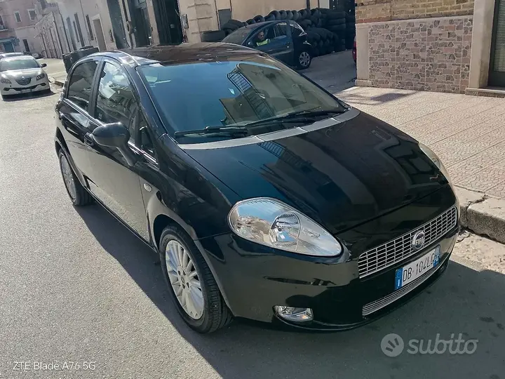 Fiat Grande Punto 2006 photo 2