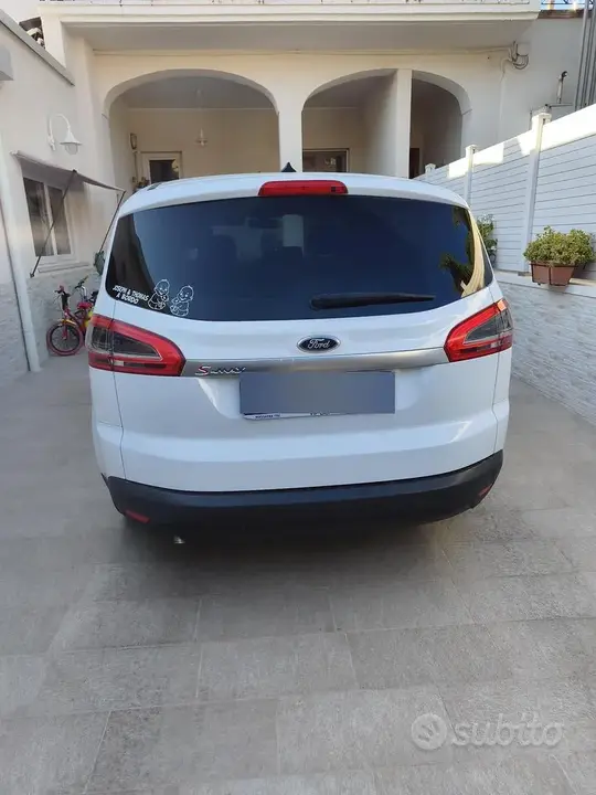 Ford S-Max 2012 photo 2