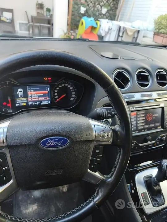 Ford S-Max 2012 photo 4