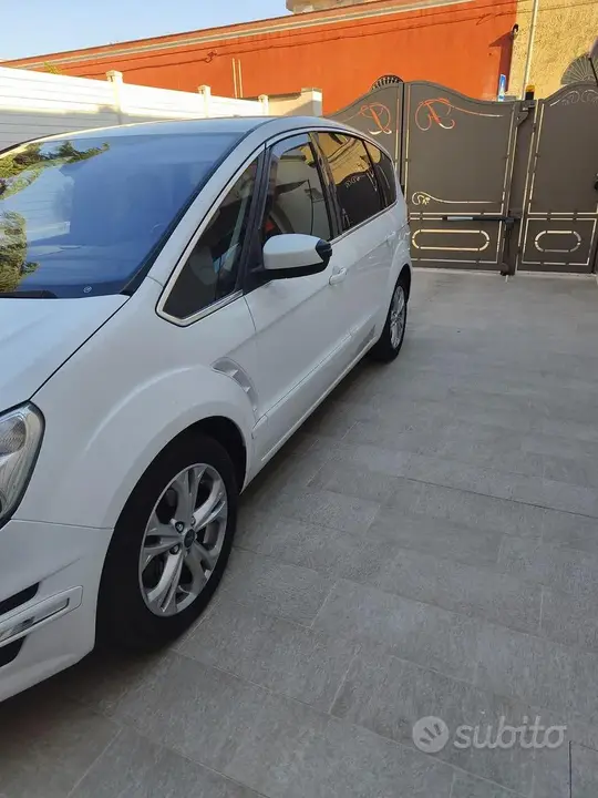 Ford S-Max 2012 photo 5
