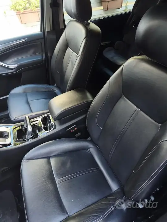 Ford S-Max 2012 photo 3
