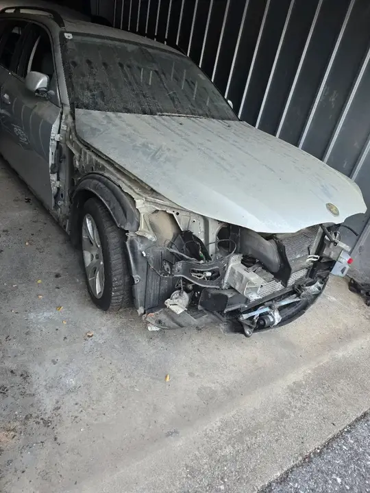 BMW 5 Series 2004 photo 2