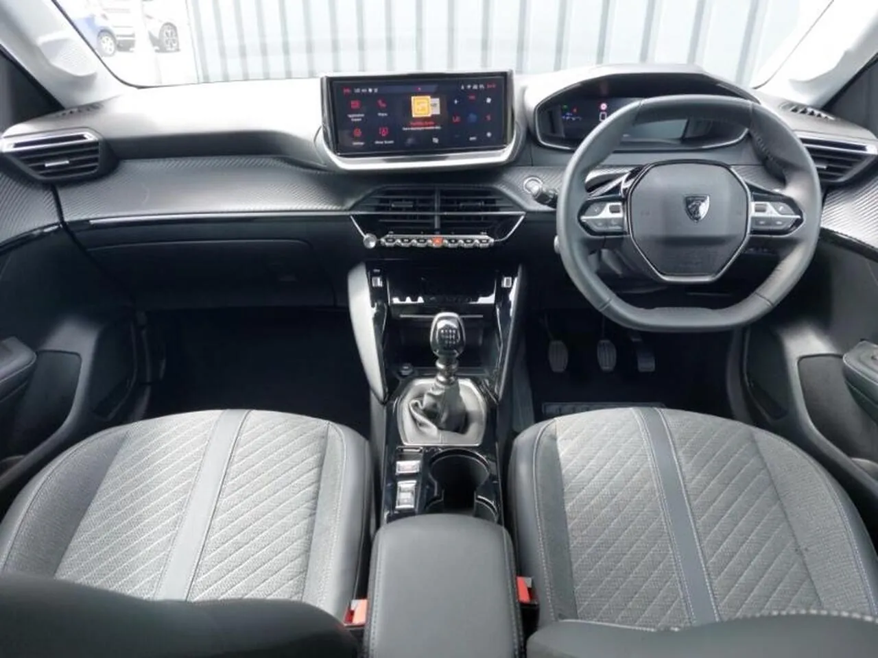 Peugeot 208 2025 photo 3