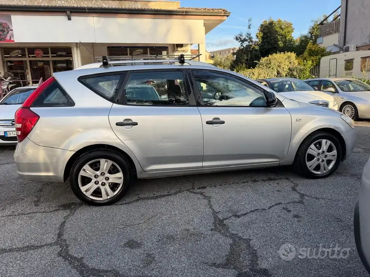Kia Ceed 2009 photo 4
