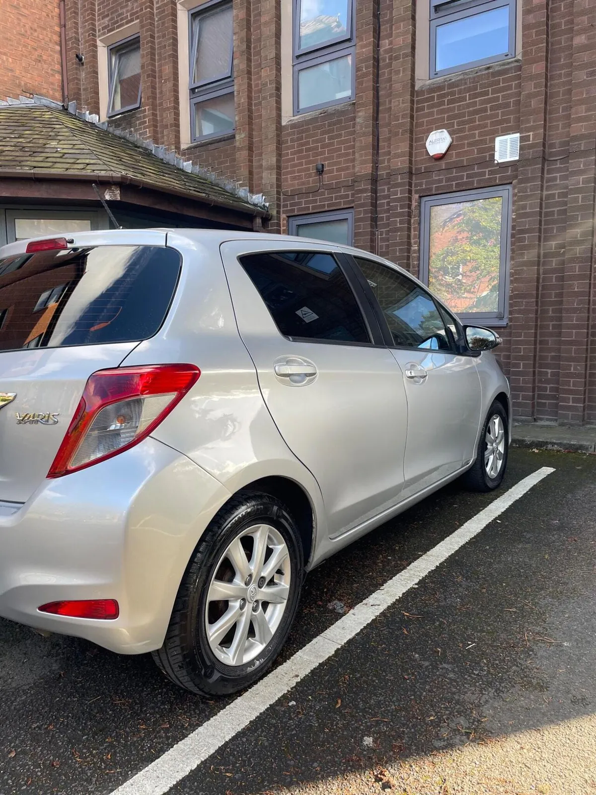 Toyota Yaris 2012 photo 2