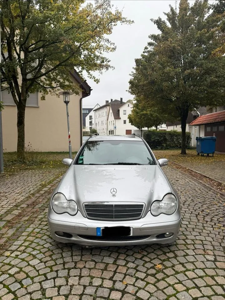 Mercedes-Benz C220