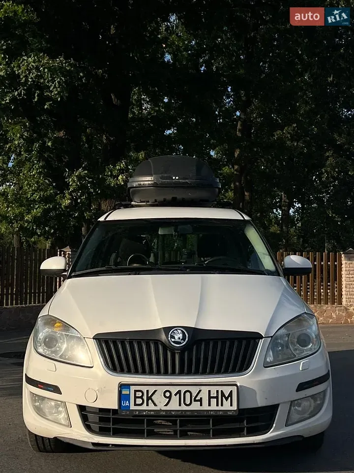 Skoda Roomster 2012 photo 2