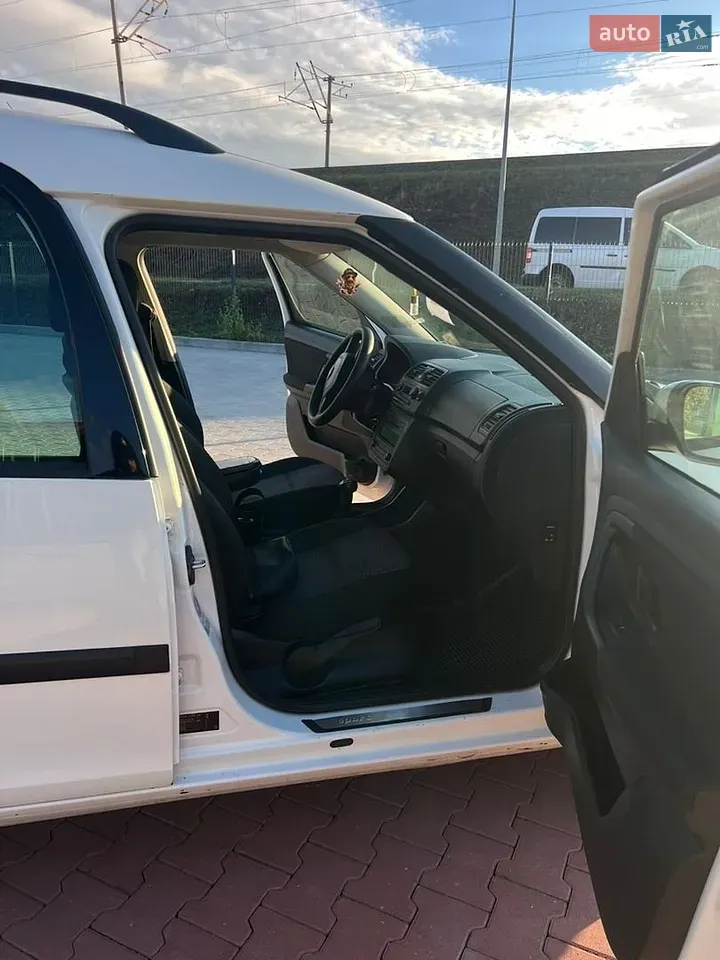 Skoda Roomster 2012 photo 4