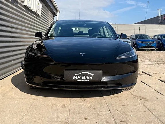 Tesla Model 3 2024 photo 2