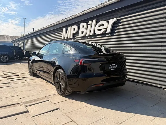 Tesla Model 3 2024 photo 4