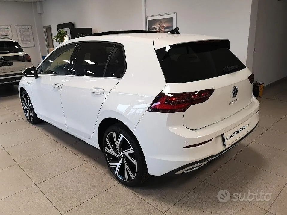 Volkswagen Golf 2023 photo 2