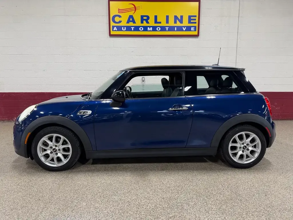 Mini 3 Door 2015 photo 2