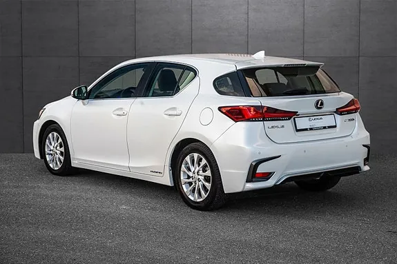 Lexus Ct200H 2020 photo 2