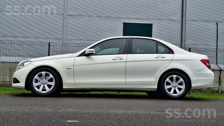 Mercedes-Benz C180 2012 photo 5
