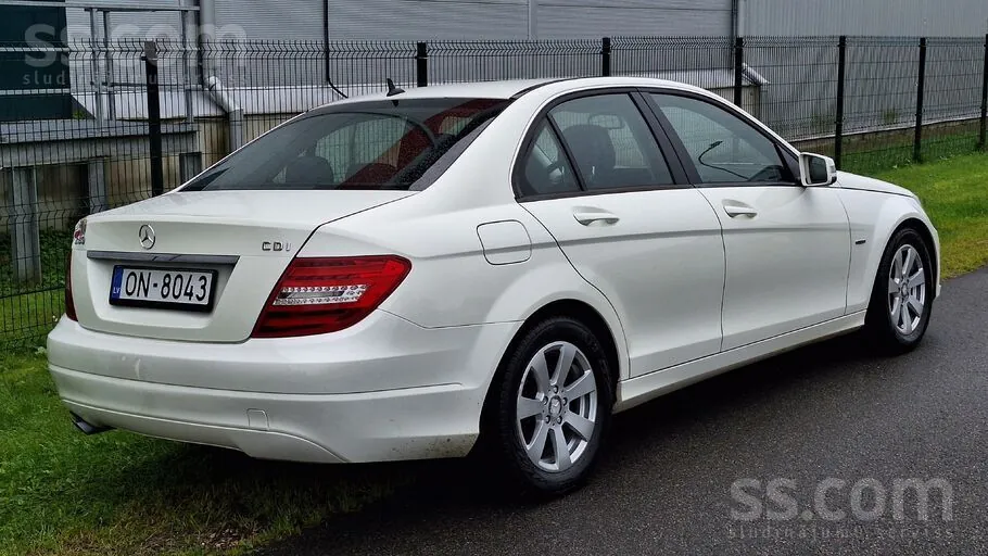 Mercedes-Benz C180 2012 photo 3