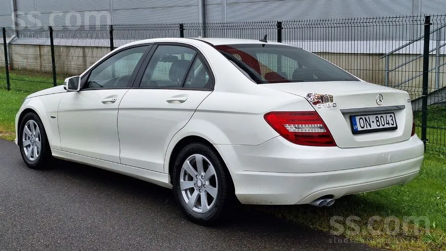 Mercedes-Benz C180 2012 photo 4