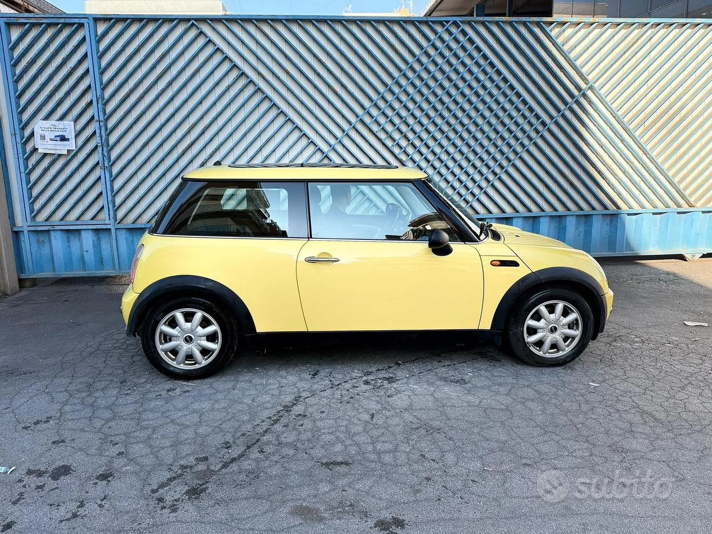 Mini One 2003 photo 4