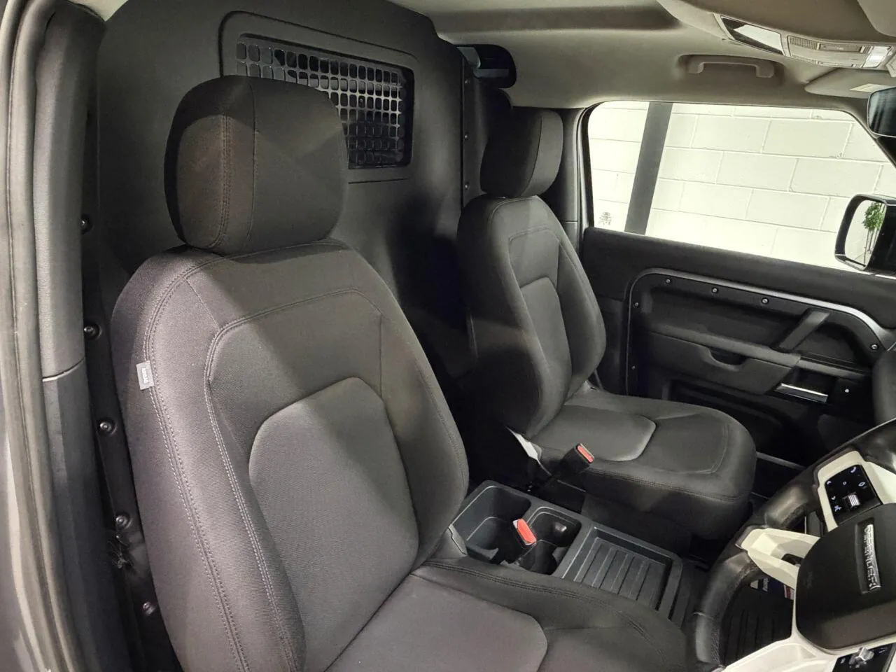 Land Rover Defender 90 2024 photo 3