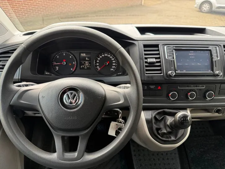 Volkswagen Transporter 2019 photo 3