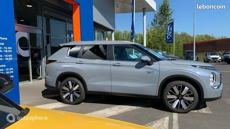 Mitsubishi Outlander 2025 photo 4