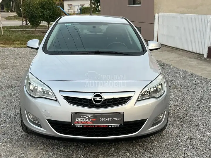 Opel Astra J 2011 photo 2