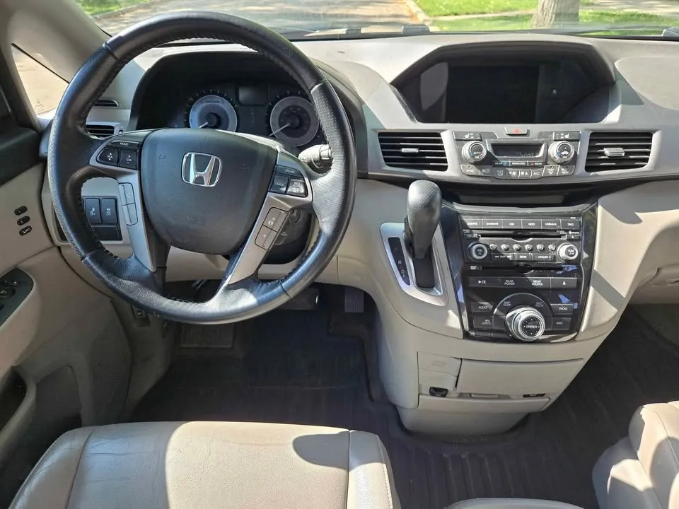 Honda Odyssey 2011 photo 2