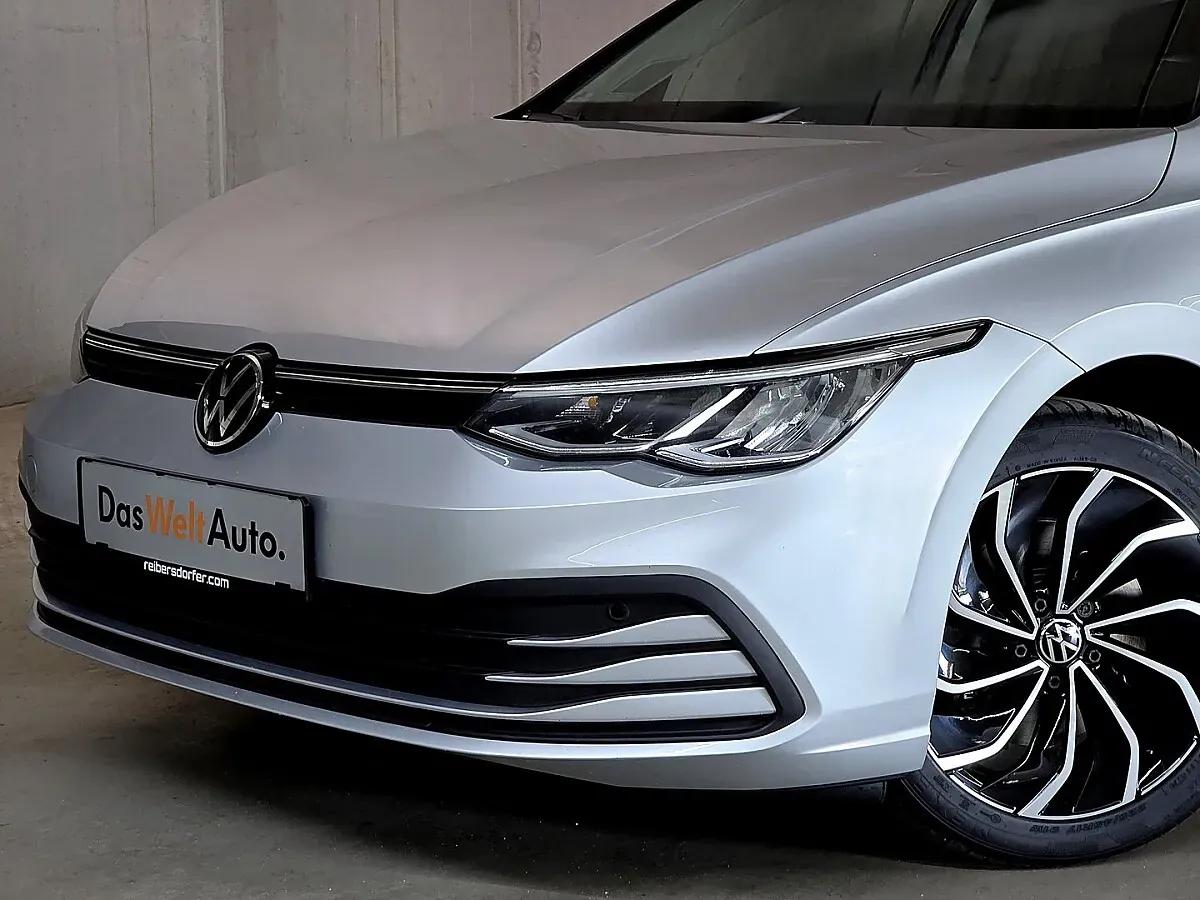 Volkswagen Golf 2023 photo 2
