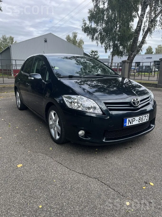 Toyota Auris 2011 photo 3