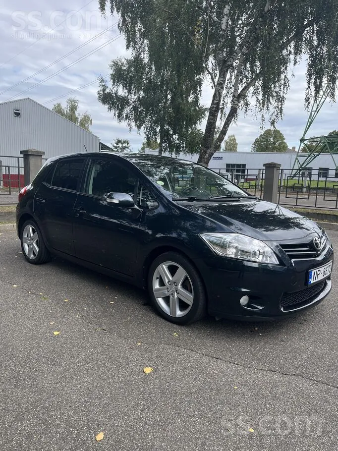Toyota Auris 2011 photo 2