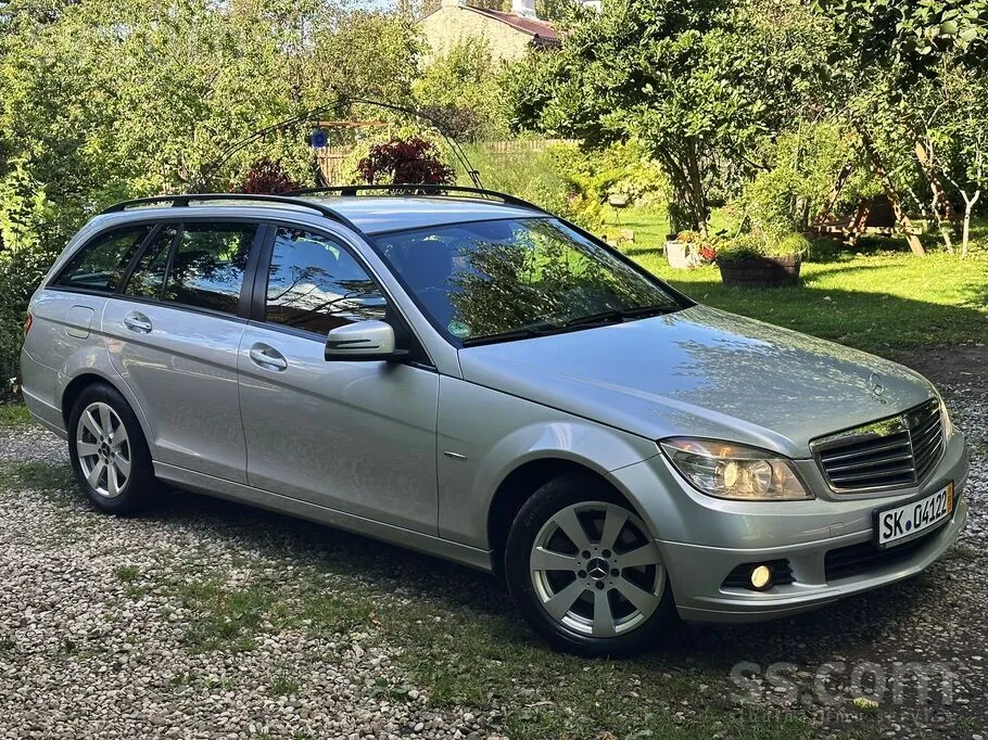 Mercedes-Benz C200 2010 photo 2