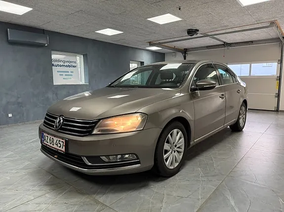 Volkswagen Passat 2011 photo 2