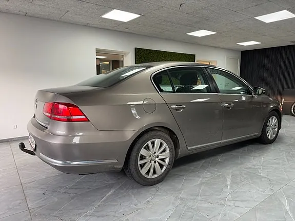 Volkswagen Passat 2011 photo 4