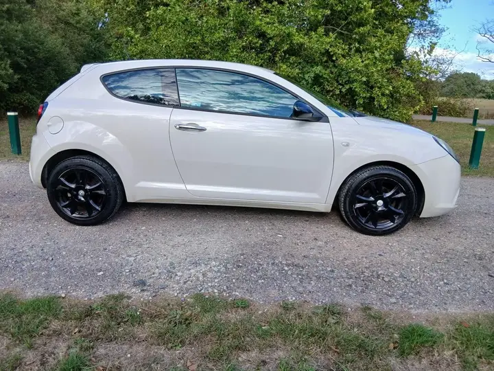 Alfa Romeo Mito 2010 photo 2