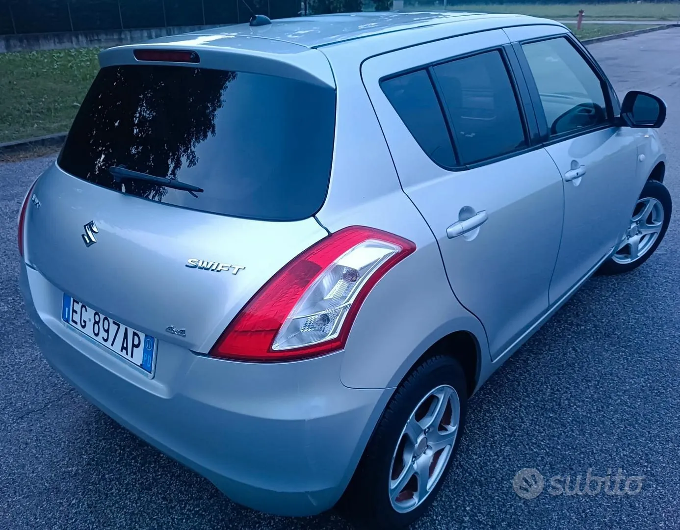Suzuki Swift 2011 photo 4
