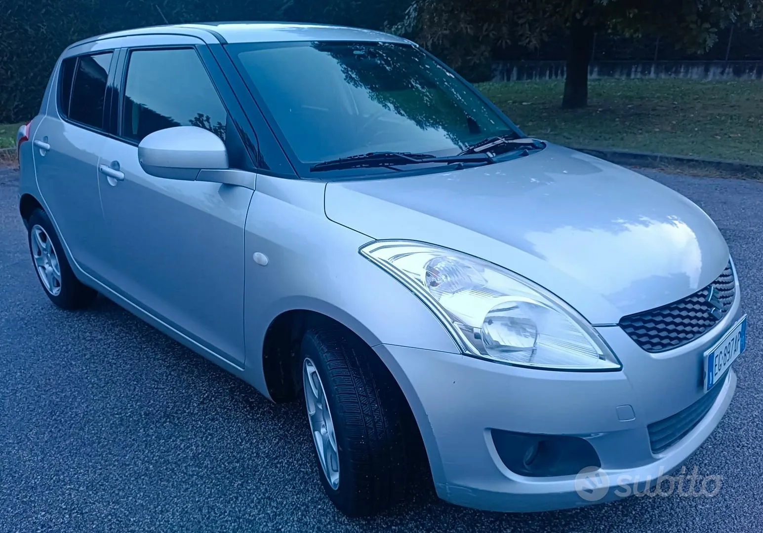 Suzuki Swift 2011 photo 2