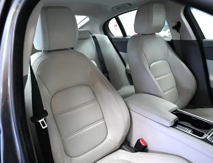 Jaguar Xe 2017 photo 4