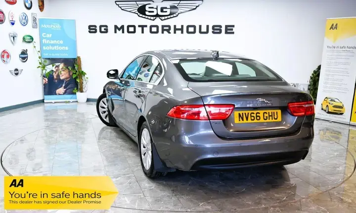 Jaguar Xe 2017 photo 2