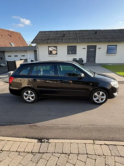Skoda Fabia 2013 photo 2