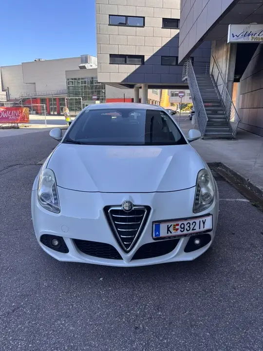 Alfa Romeo Giulietta 2010 photo 2