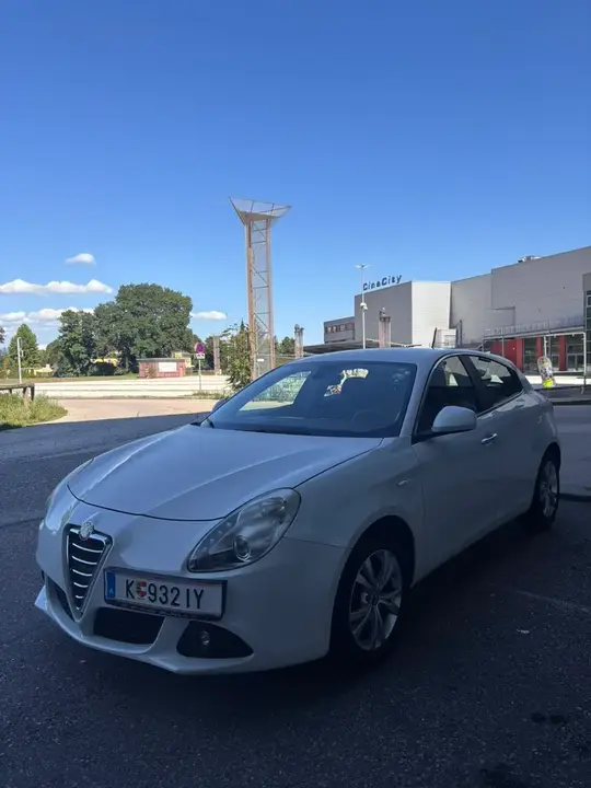 Alfa Romeo Giulietta 2010 photo 3