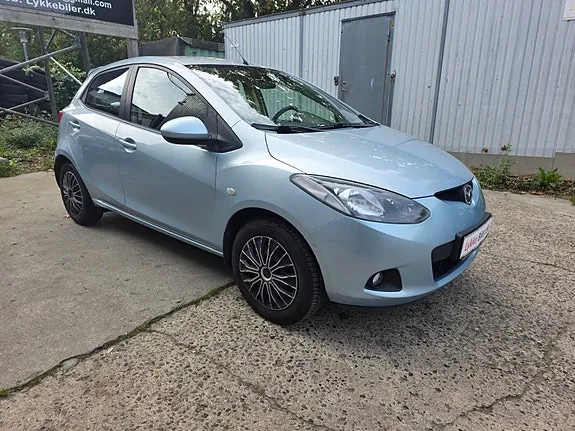 Mazda 2 2010 photo 3