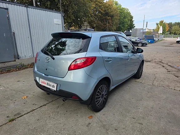 Mazda 2 2010 photo 5