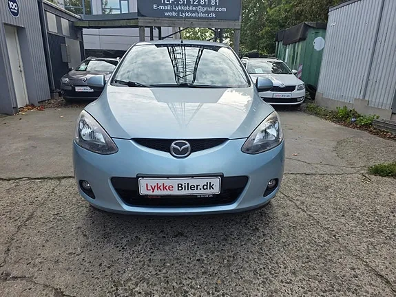 Mazda 2 2010 photo 2