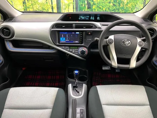 Toyota Aqua S 2014 photo 2