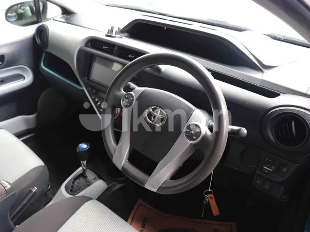Toyota Aqua 2013 photo 2