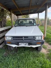 Toyota Hilux 1987 photo 5